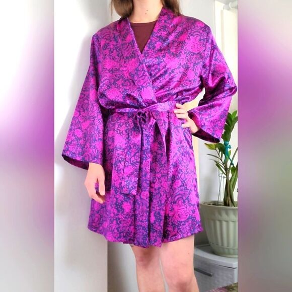 La Vie En Rose Satin Kimono Size Small / Med - Picture 1 of 5